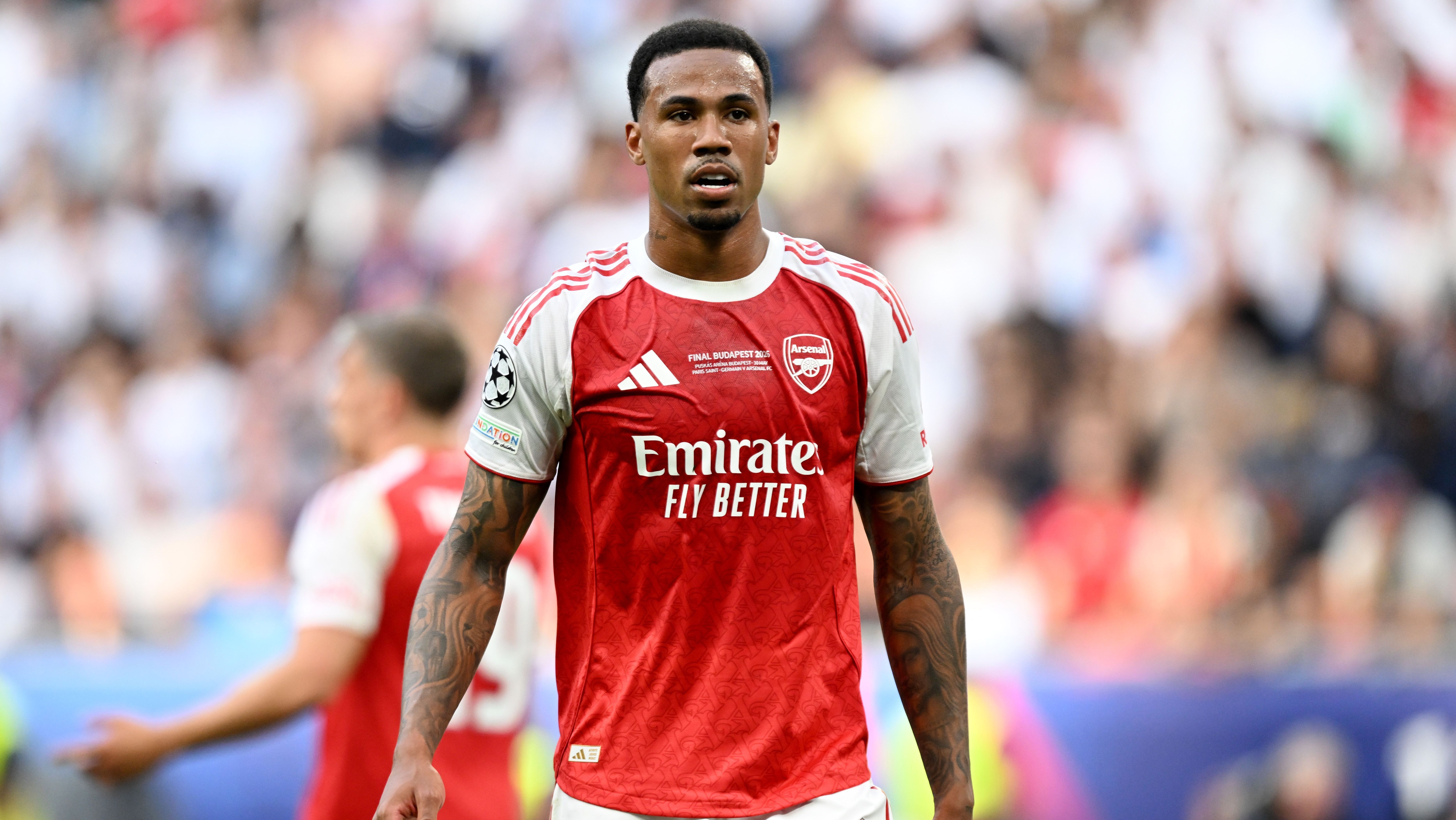 Gabriel Magalhães, zagueiro do Arsenal, em ação na final da Champions League