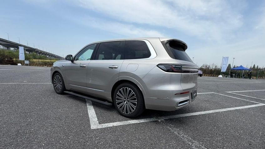 Modelo Geely M9 em 2027 no Brasil •
