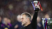 Campeão espanhol, Hansi Flick confirma renovação com Barcelona até 2028