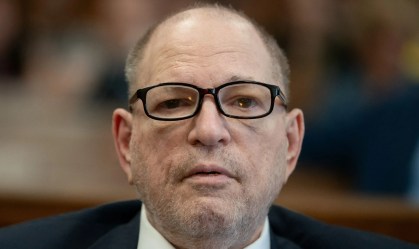 Imagem de destaque do post: Harvey Weinstein reclama de dor no peito durante julgamento, diz site
