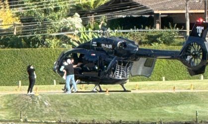 Família de Neymar chega ao CT da Seleção Brasileira de helicóptero