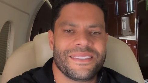 Hulk dentro de avião a caminho do Rio de Janeiro; jogador vai de juntar ao Fluminense