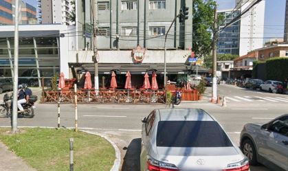 HOMEM ESFAQUEADO CARRO DE LUXO SP