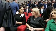 No TSE, Michelle e Viviane de Moraes sentam-se a uma cadeira de distância