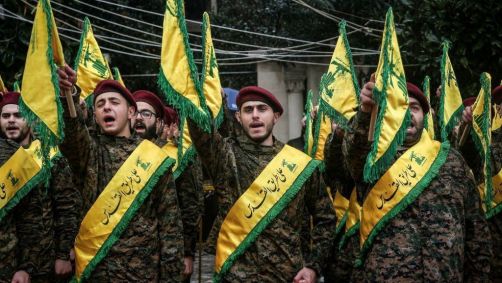 Cortejo fúnebre do então comandante máximo do Hezbollah, Ali al-Debs, morto em um ataque de drone israelense, na vila de Nabatieh, no sul do Líbano, em 16 de fevereiro de 2024