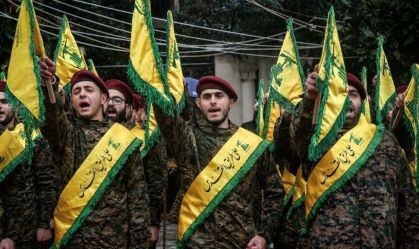 Cortejo fúnebre do então comandante máximo do Hezbollah, Ali al-Debs, morto em um ataque de drone israelense, na vila de Nabatieh, no sul do Líbano, em 16 de fevereiro de 2024
