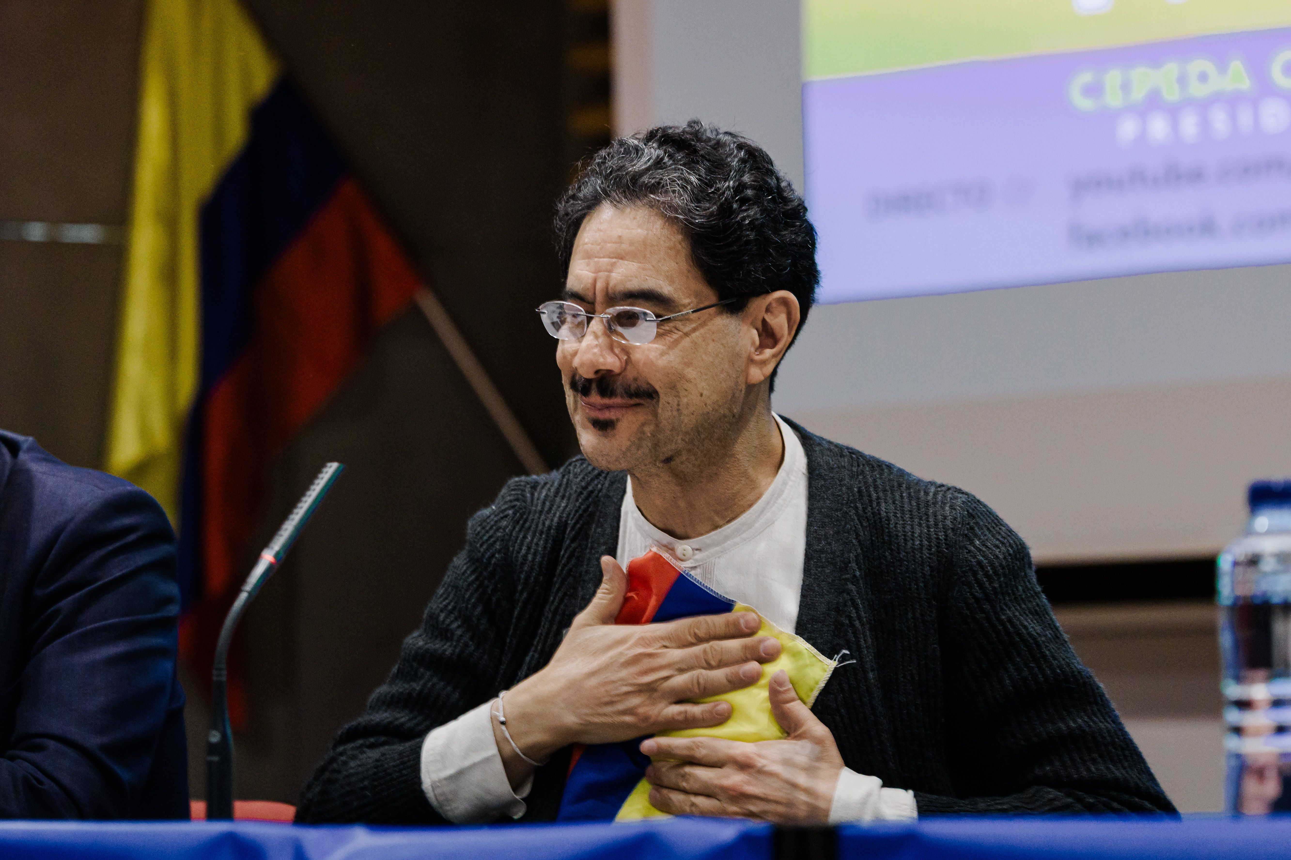 O candidato à Presidência da Colômbia, Iván Cepeda Castro, durante um comício do Polo Democrático na sede da UGT, em 7 de janeiro de 2026, em Madri, Espanha. • Carlos Lujan/Europa Press via Getty Images