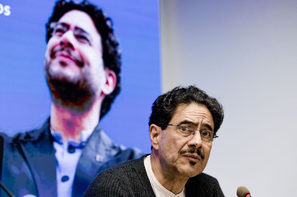 O candidato à Presidência da Colômbia, Iván Cepeda Castro, concede uma entrevista coletiva na sede da UGT, em 7 de janeiro de 2026, em Madri, Espanha.