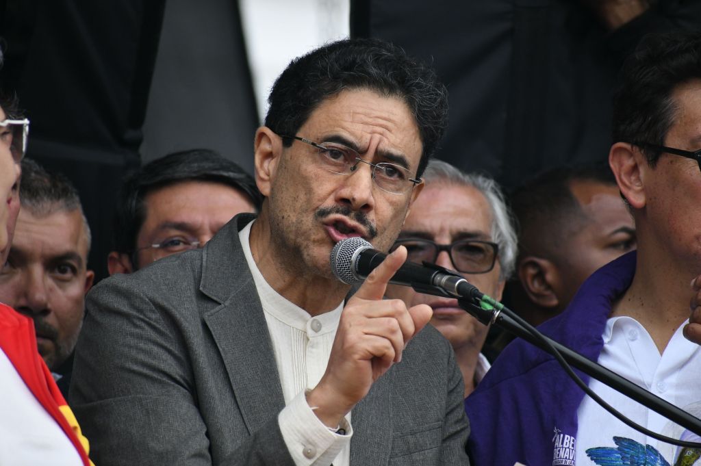 O candidato presidencial Ivan Cepeda participa de um comício na cidade de Pasto, no sul da Colômbia, em 15 de maio de 2026.