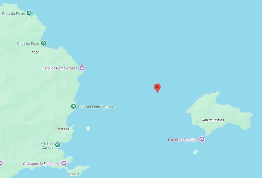 Colete é encontrado em área distante de onde mulher foi resgatada em Ilhabela • Créditos: Grupamento de Bombeiros Marítimo