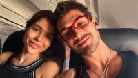 João Guilherme posa ao lado da mãe, que completou 45 anos; veja