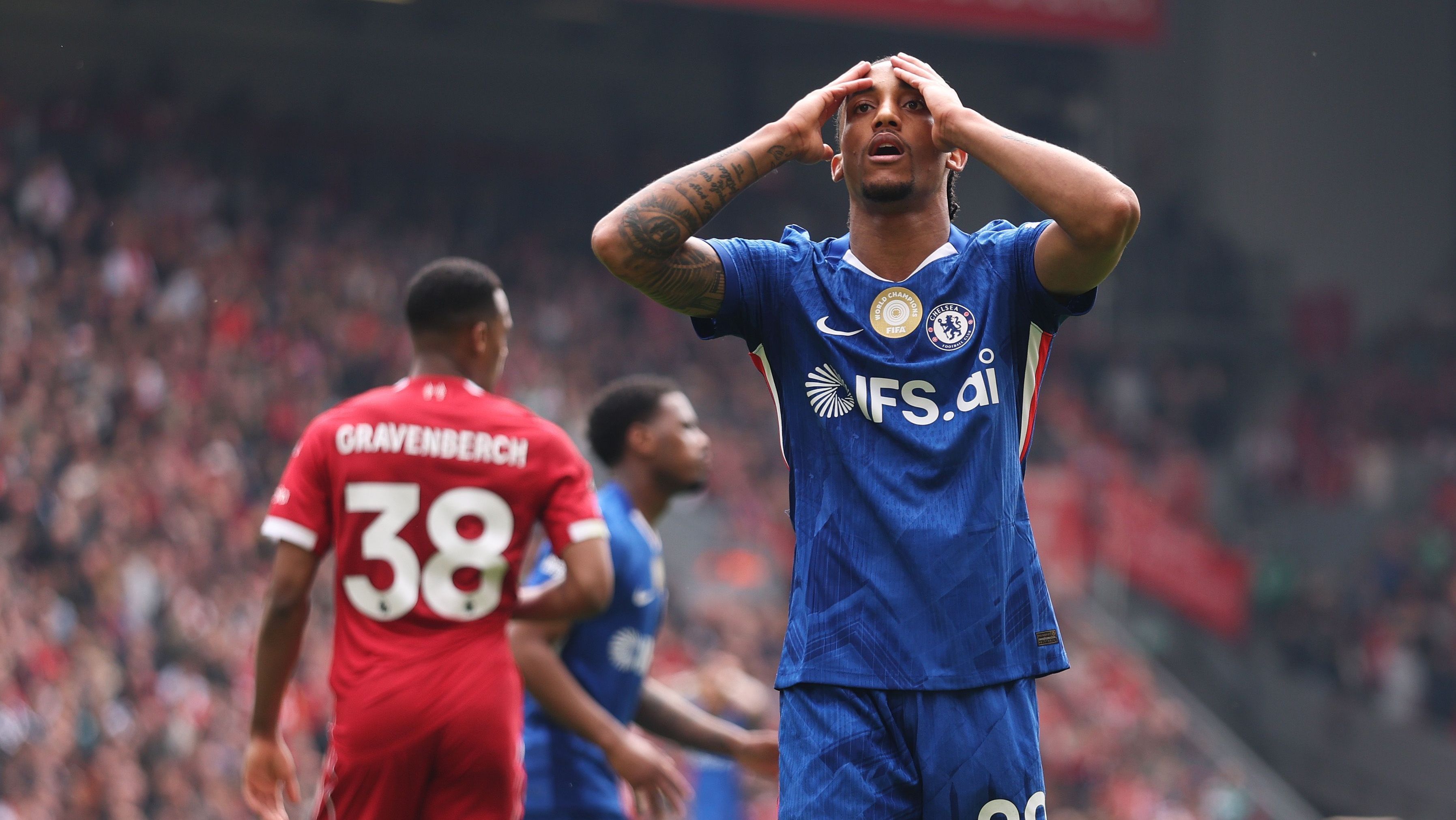 João Pedro foi titular do Chelsea em jogo contra o Liverpool
