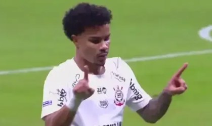 Kaio César marcou um dos gols do Corinthians na vitóia sobre o Grêmio