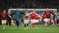 Campeão inglês, goleiro do Arsenal não deve receber medalha; entenda