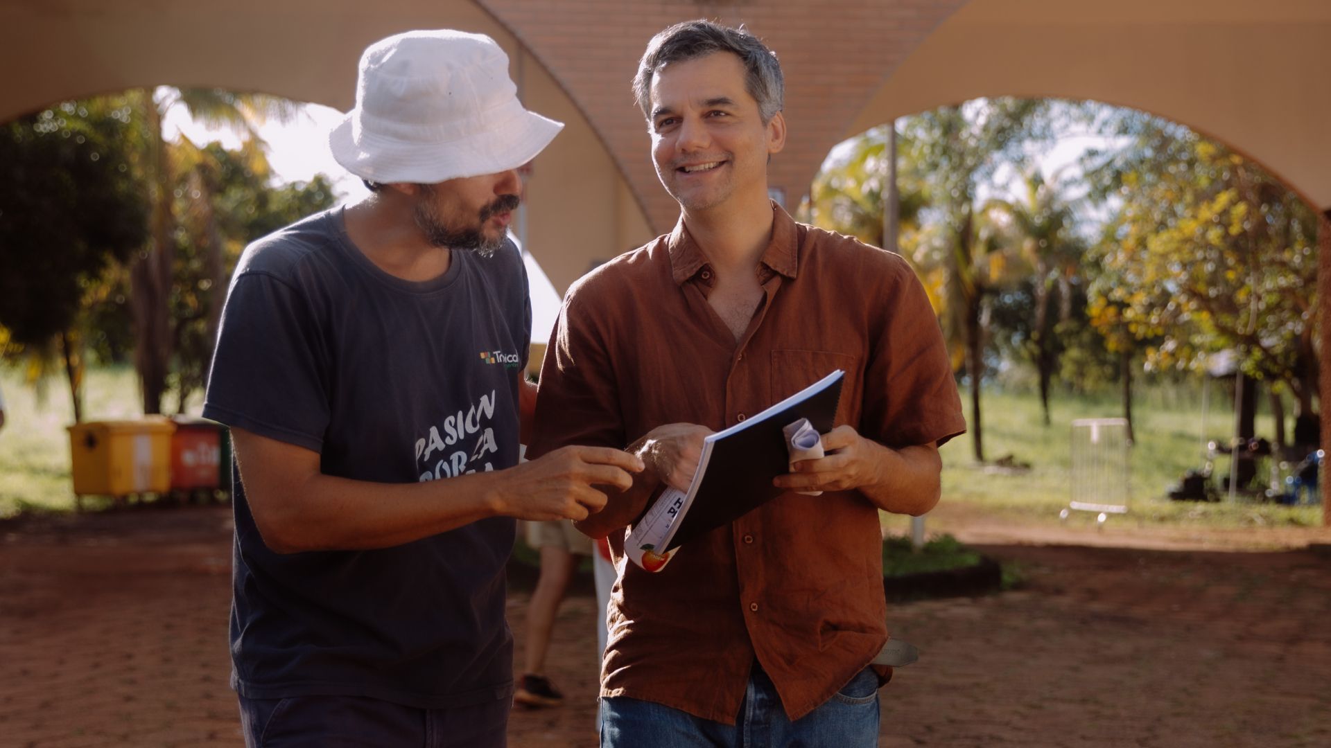 O diretor Lisandro Alonso e Wagner Moura no set • Divulgação/Daniel Eduardo