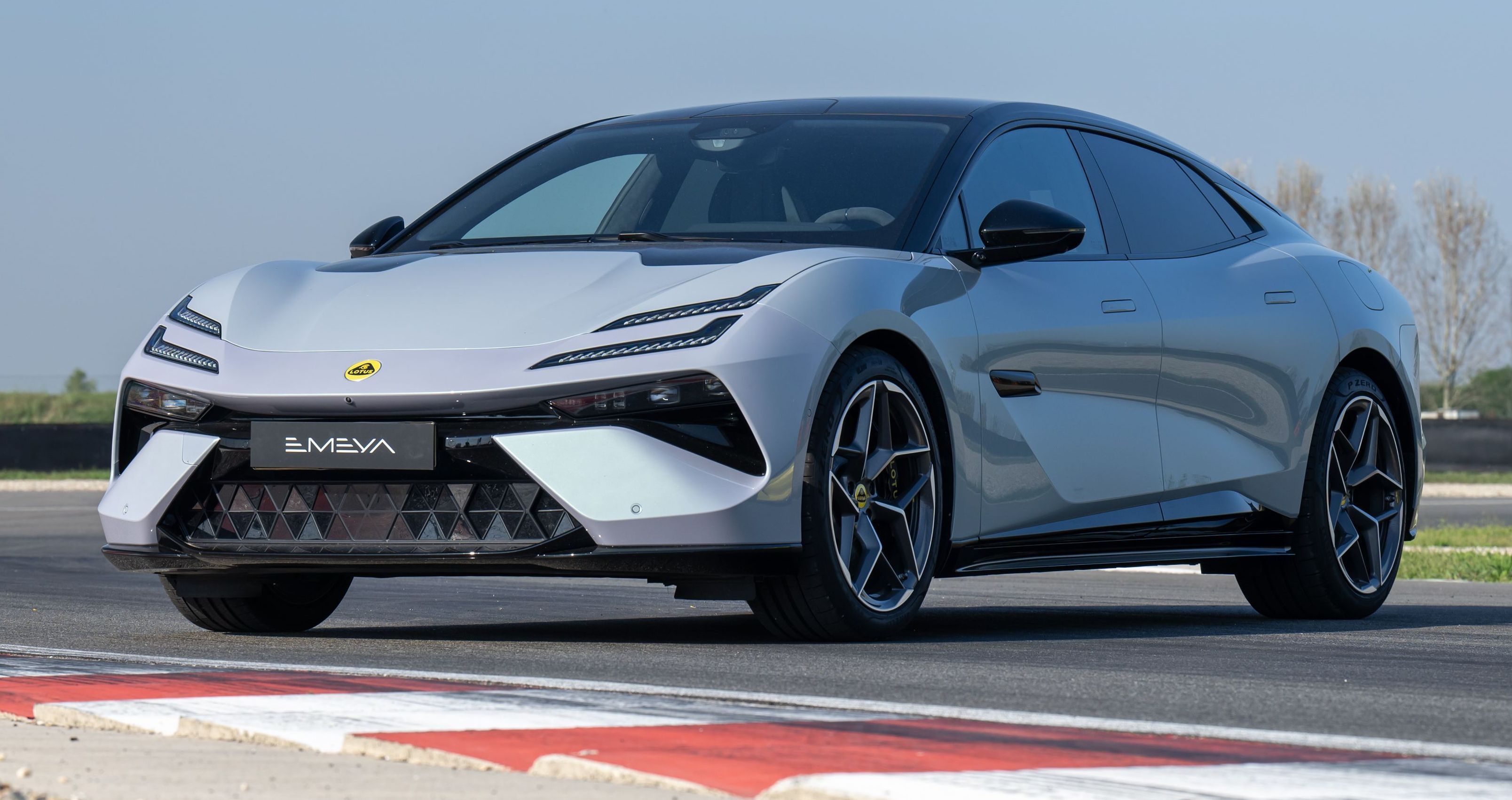 Lotus Emeya: esportivo elétrico está confirmado no Brasil