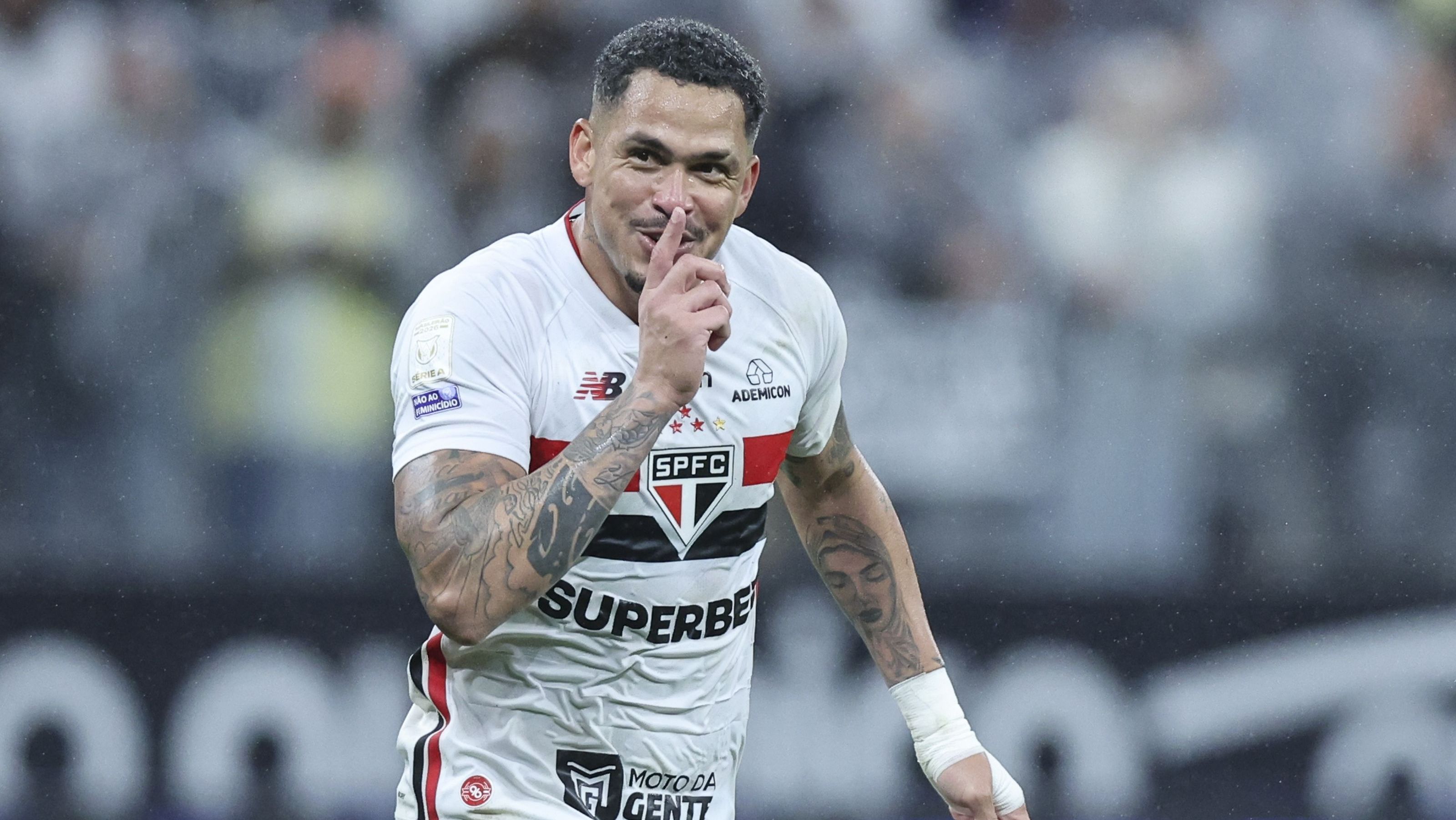 Luciano comemora gol do São Paulo contra o Corinthians
