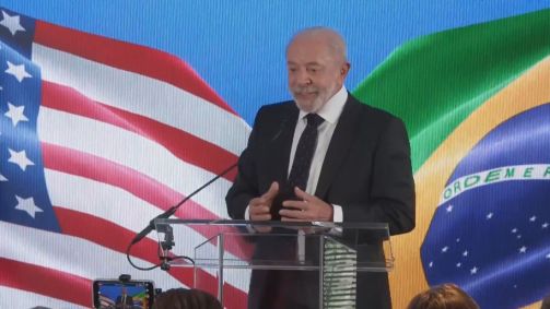 Presidente Lula em coletiva de imprensa na Embaixada do Brasil nos EUA, em Washington