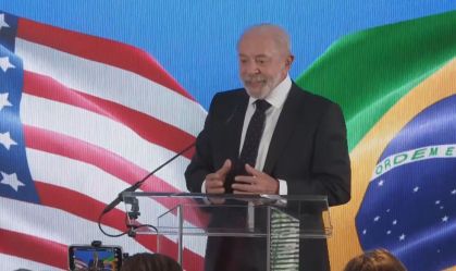 Presidente Lula em coletiva de imprensa na Embaixada do Brasil nos EUA, em Washington