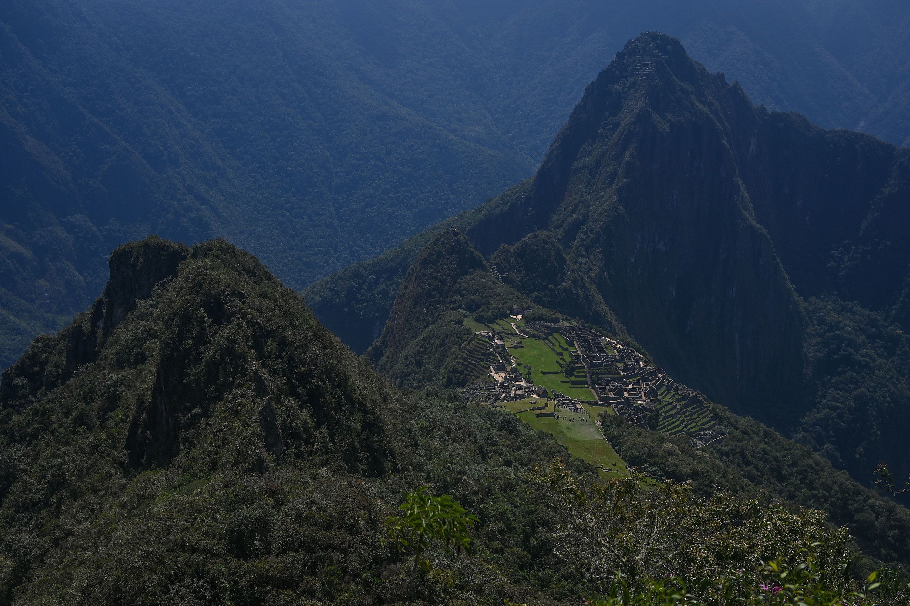 Vista da antiga cidade inca de Machu Picchu a partir do topo da montanha de Machu Picchu, em 20 de abril de 2022. Um turista australiano morreu após cair em um desfiladeiro enquanto fazia a trilha inca para Machu Picchu, no Peru.