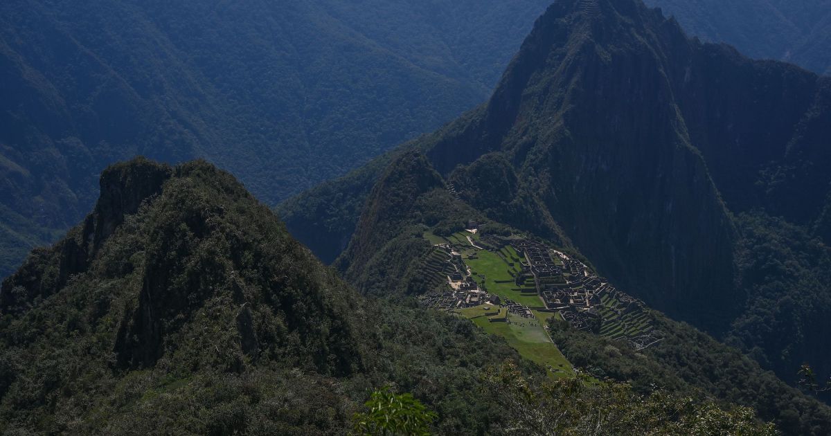 Turista morre após cair em desfiladeiro durante trilha para Machu Picchu