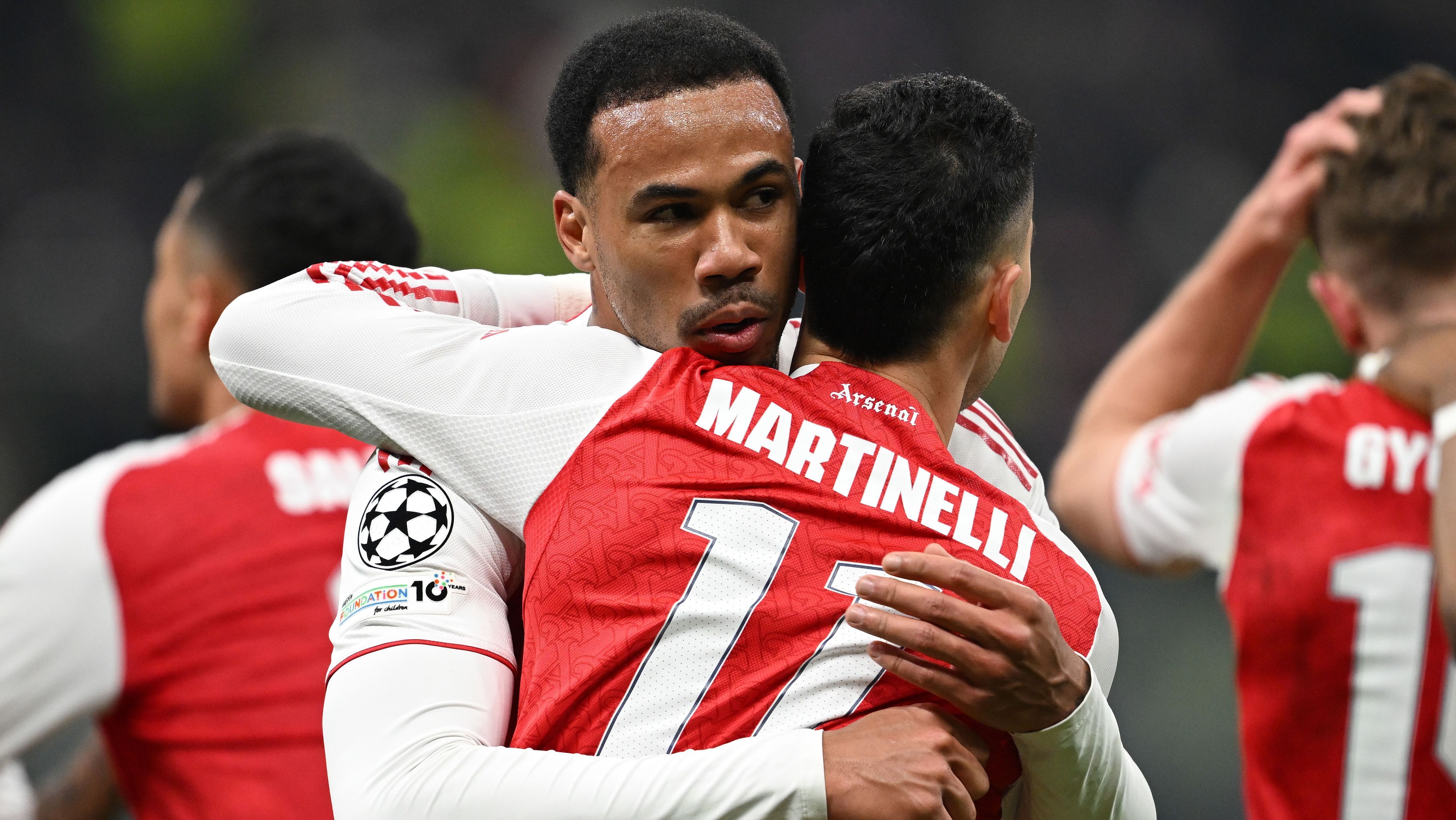 Gabriel Magalhães e Martinelli comemoram gol do Arsenal