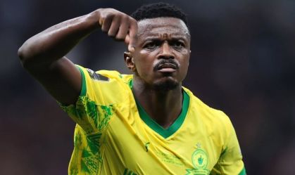 Teboho Mokoena, meio-campista do Mamelodi Sundowns, celebrando o gol marcado na final da Champions League da África