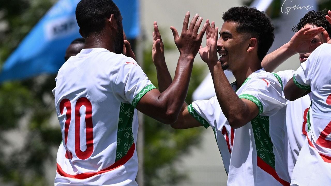Jogadores do Marrocos comemorando um dos gols marcados em amistoso contra Burundi