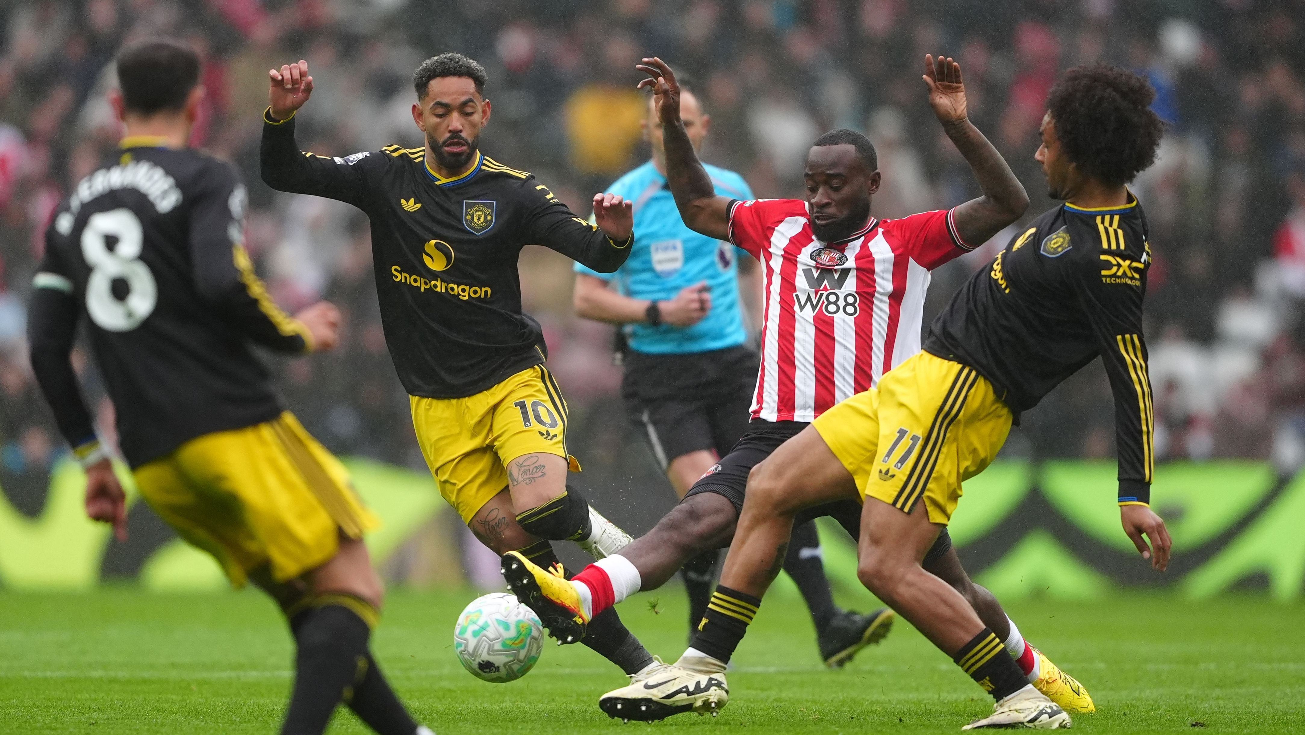 Matheus Cunha em ação durante o empate sem gols entre Manchester United e Sunderland