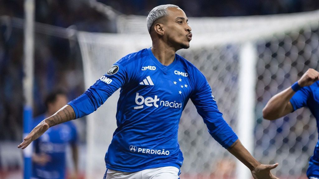 Matheus Pereira, meia do Cruzeiro, celebrando o gol marcado contra o Barcelona de Guayaquil, pela Libertadores