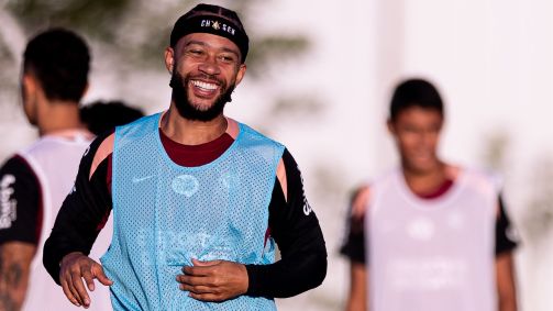 Memphis Depay em treino do Corinthians