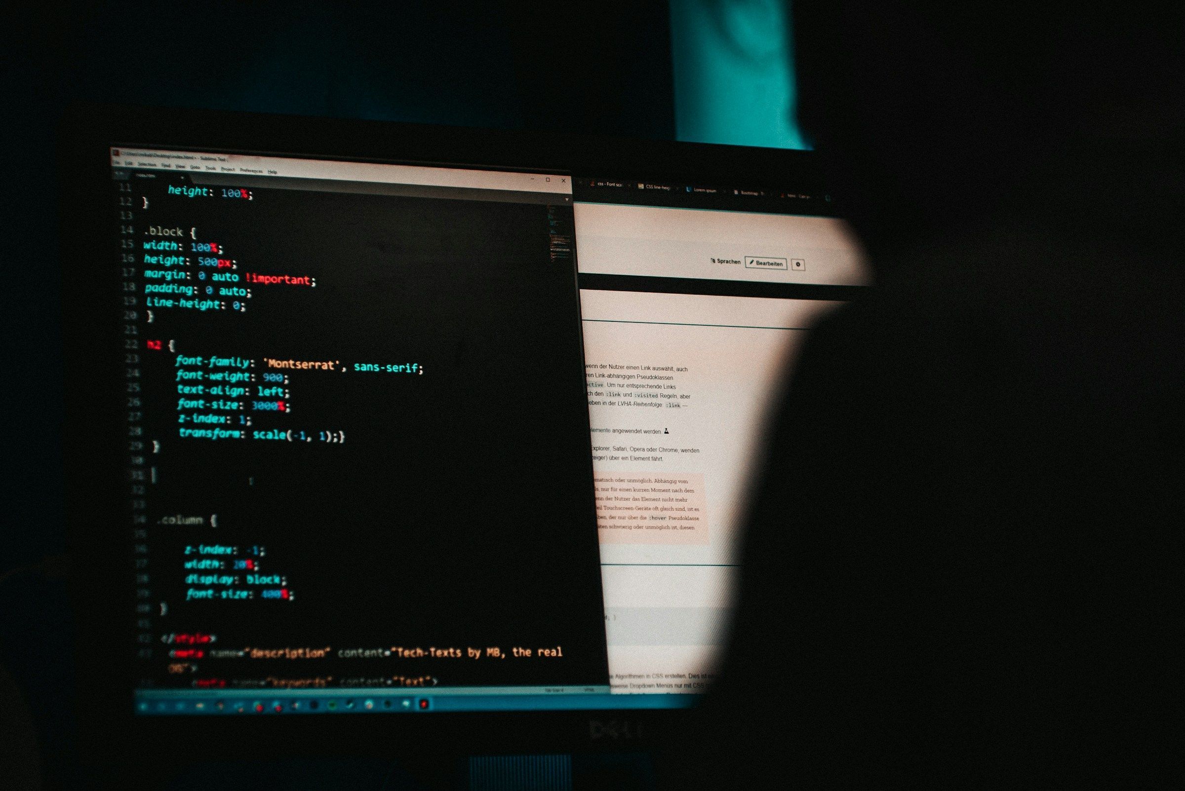 hacker-programando-codigo-em-monitor-ciberseguranca-invasao-digital-tecnologia-noturna