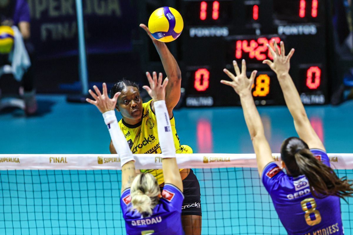 Lance de Minas x Praia Clube na final da Superliga