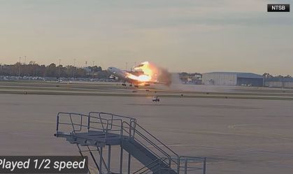 Vídeo divulgado pelo NTSB (Conselho Nacional de Segurança nos Transportes dos Estados Unidos) mostra momento em que motor se desprendeu de um avião durante a decolagem em Louisville, no Kentucky, Estados Unidos, em 2025