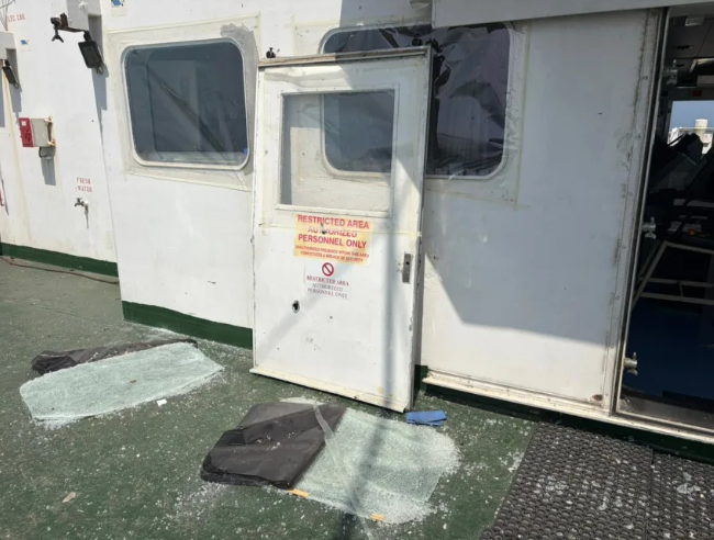 Danos ao navio Aurora após um suposto ataque com drone no Golfo Pérsico em 13 de março de 2026 • Imagem obtida pela CNN