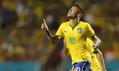 Neymar em jogo com a Seleção Brasileira contra Colômbia em 2014
