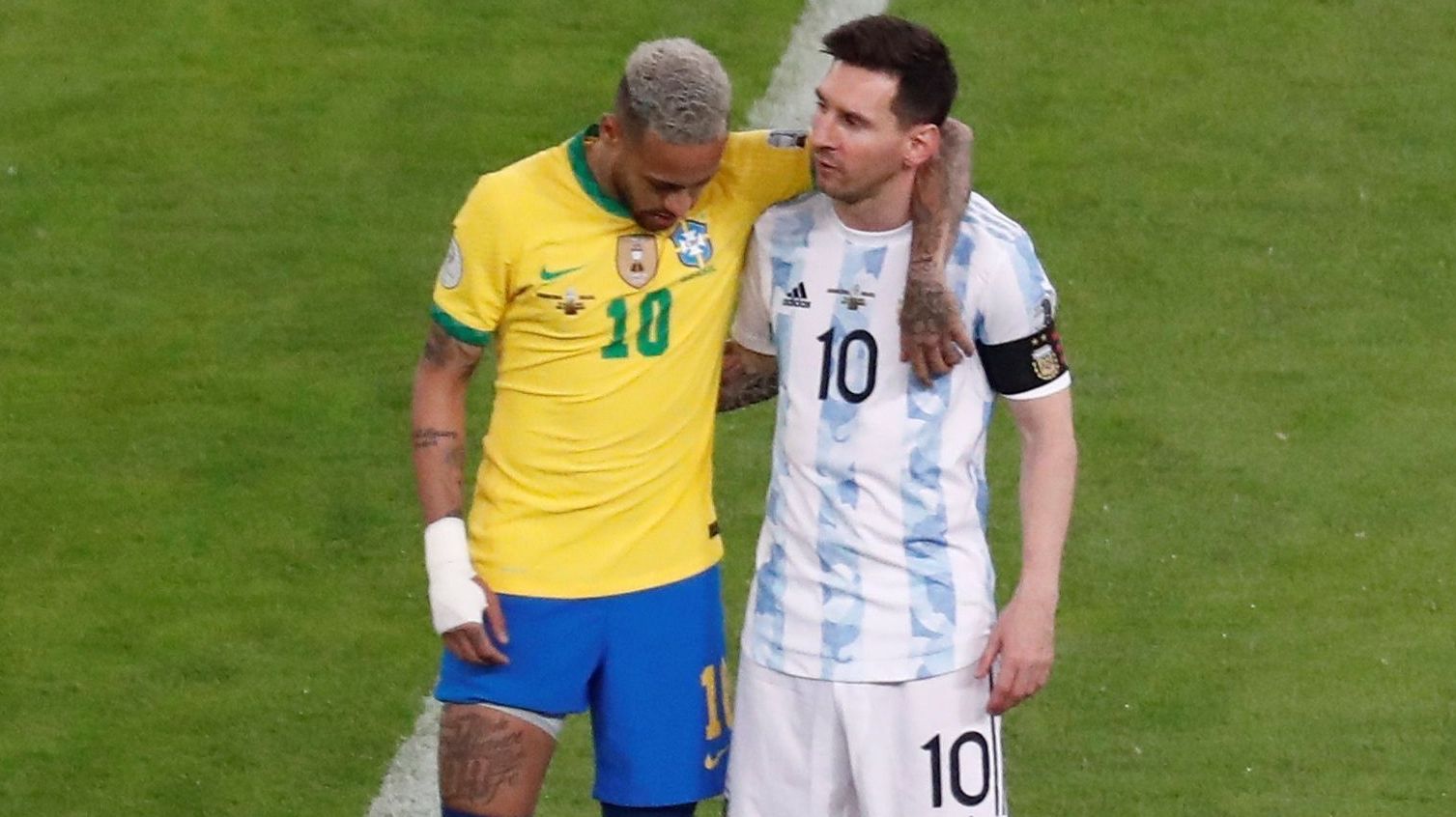 Neymar e Messi antes da final da Copa América de 2021, no Maracanã