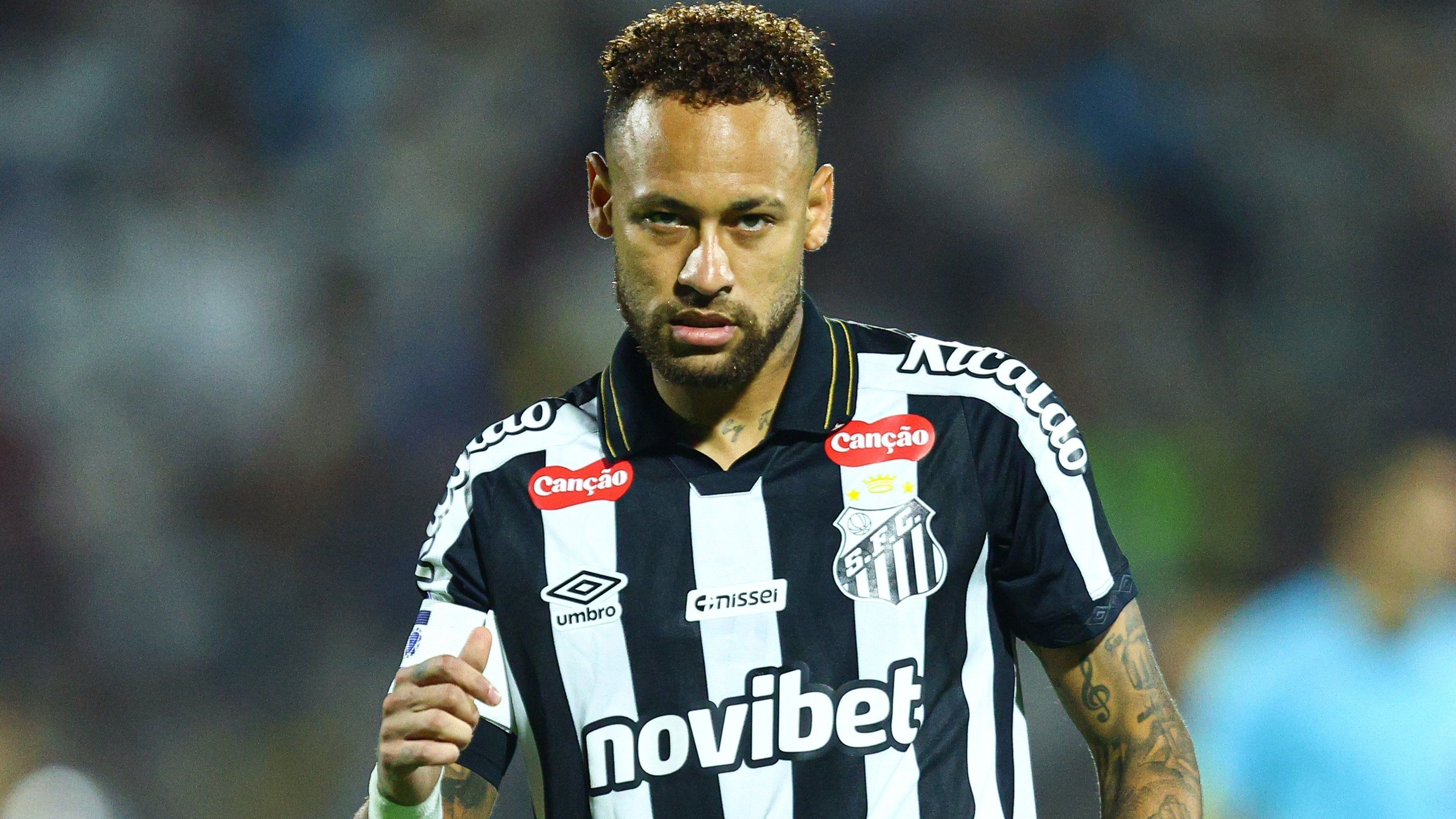 Neymar em ação na partida do Santos contra o Recoleta