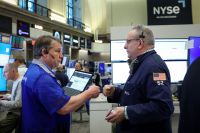 Wall Street cai após dados de inflação e guerra no Oriente Médio no radar