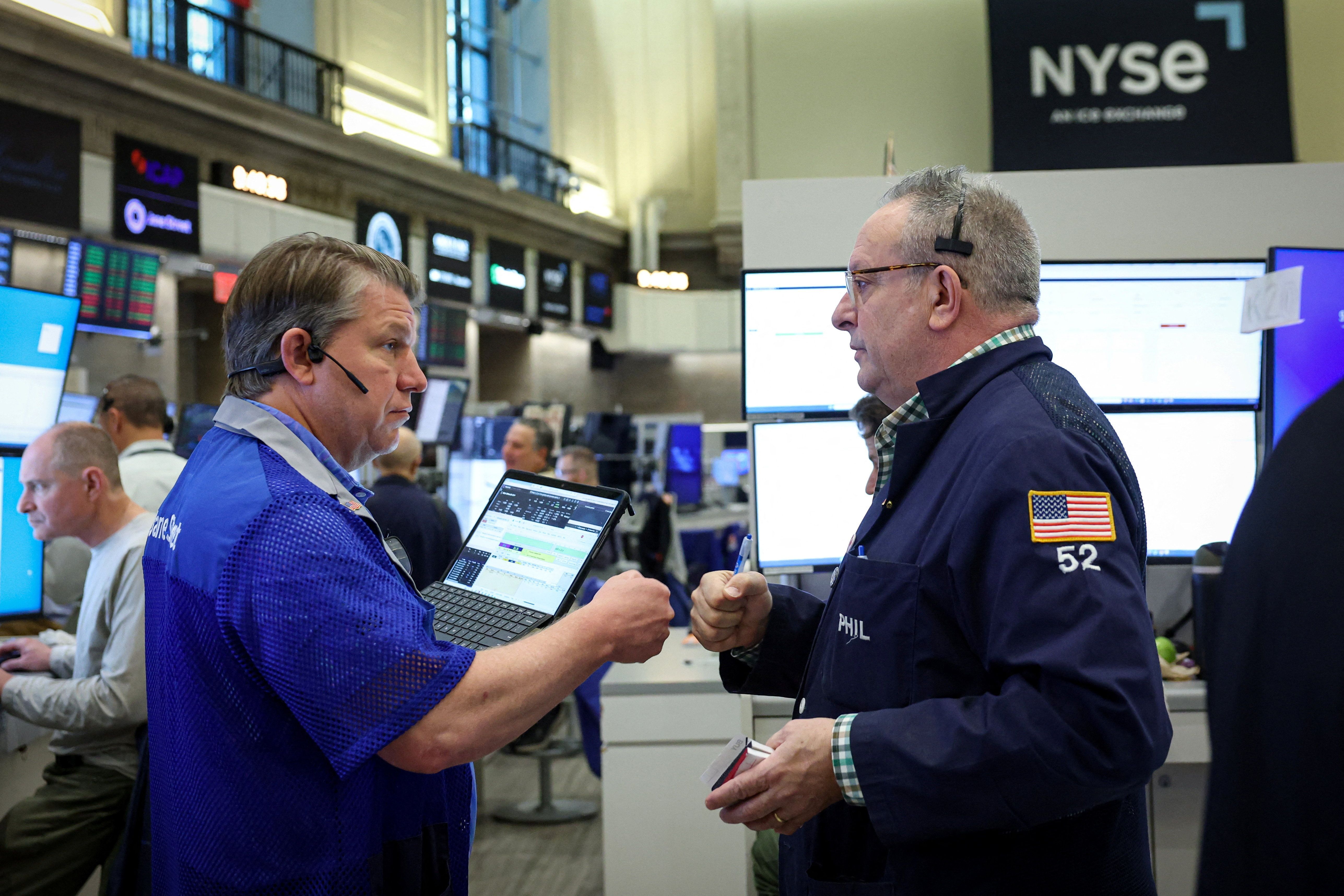 Operadores na bolsa de Nova York em 5 de maio de 2026