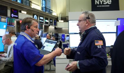 Operadores na bolsa de Nova York em 5 de maio de 2026