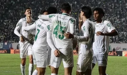 Jogadores do Palmeiras comemoram gol sobre o Jacuipense
