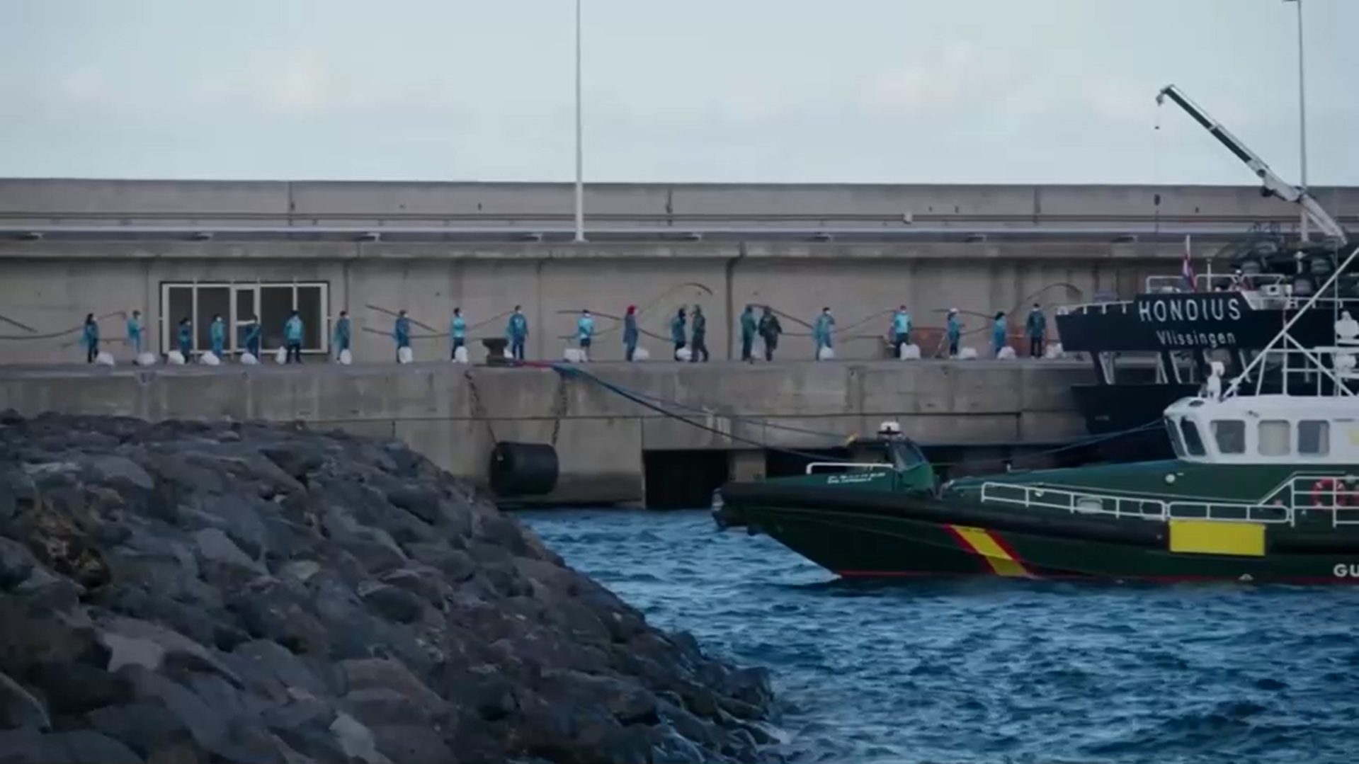 Passageiros do MV Hondius, navio de cruzeiro afetado com o hantavírus, desembarcam em Tenerife, nas Ilhas Canárias