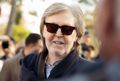 Paul McCartney compara fama de Swift a Beatlemania: "Avô da nova geração"