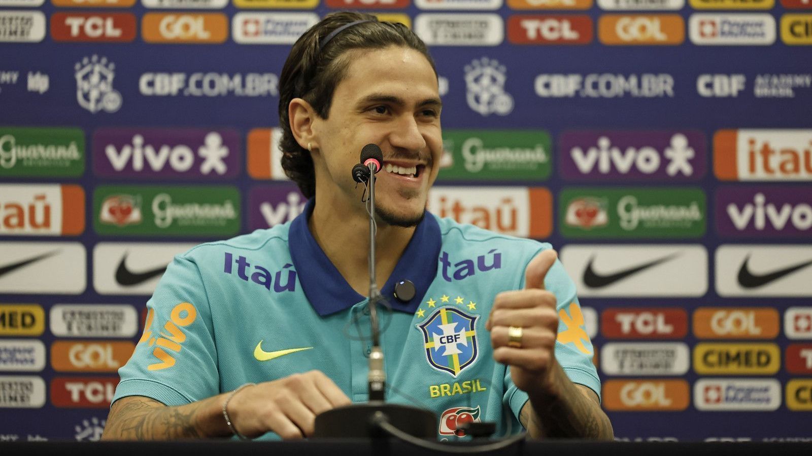 Pedro em coletiva na Seleção Brasileira