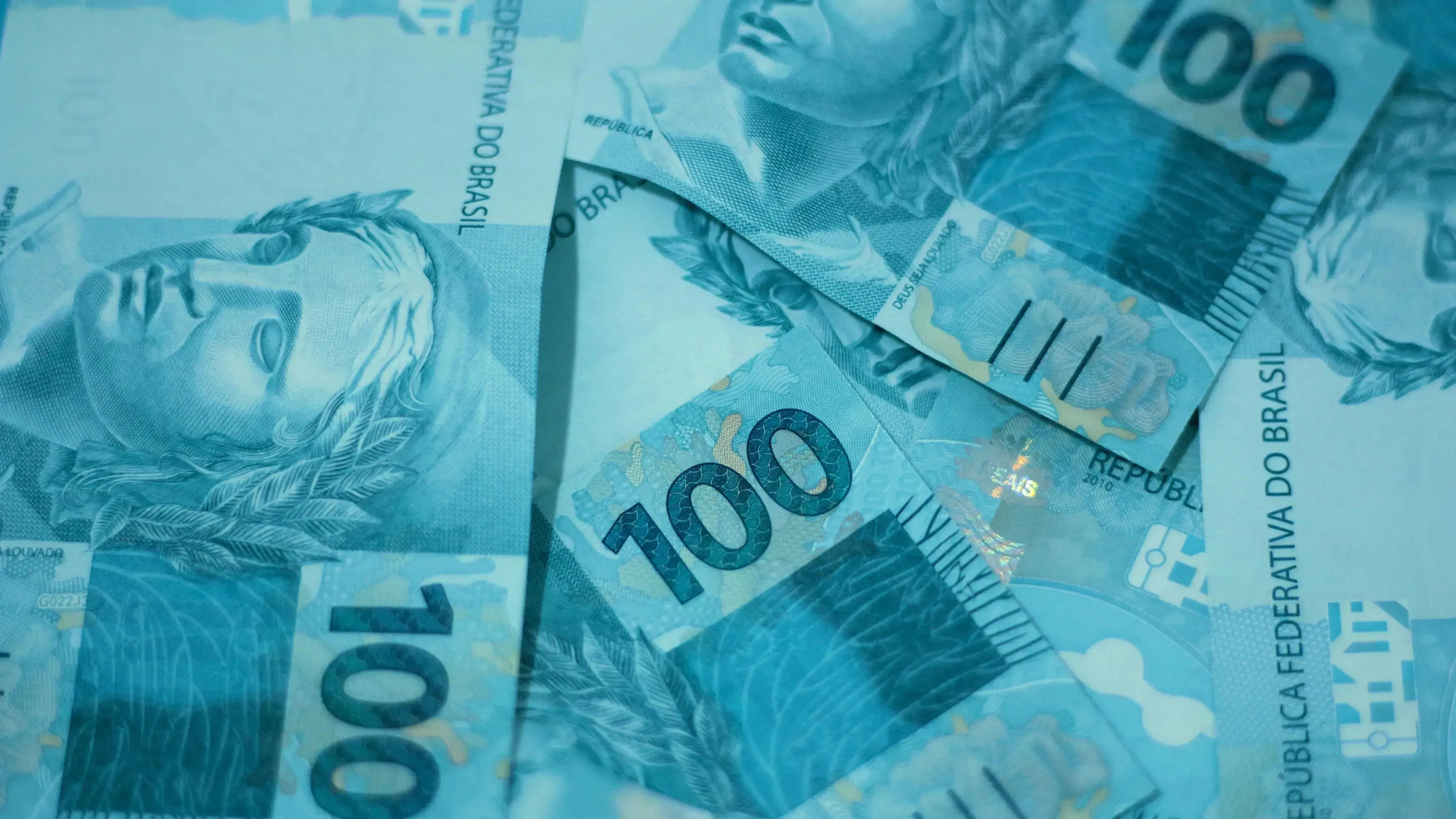 Veja percepção brasileira sobre economia no país, segundo Atlas/Bloomberg