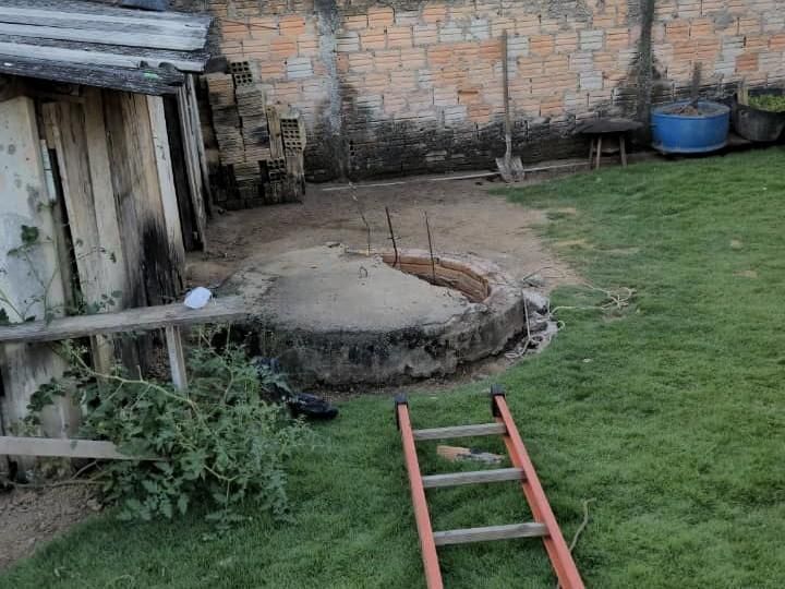 Bombeiros resgataram a menina que não apresentava ferimentos graves, apenas escoriações • Divulgação/CBMMT