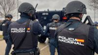 Homem esfaqueia e mata ex-companheira em rua na Espanha, diz jornal