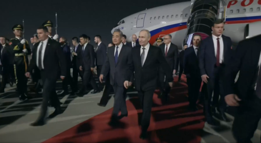 Vladimir Putin desembarca em Pequim, na China, para reunião com Xi Jinping