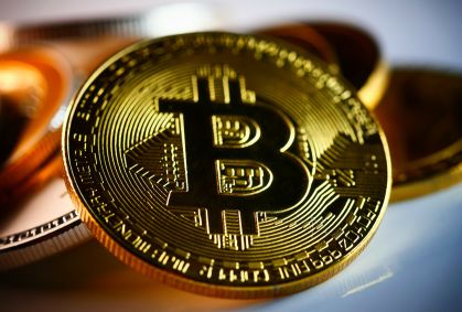 Investidores apontam regulação e macro como principais riscos do bitcoin